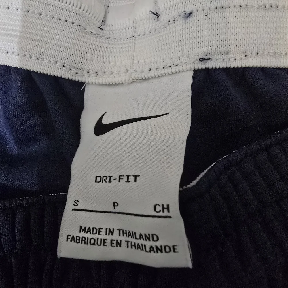 Nike Men's Athletic Shorts in Navy and Red - Picture 8 of 10